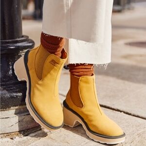 NWT!  Sorel Hi-Line Heel Chelsea Waterproof Boot in Geo Yellow, Jet, Size  US 7